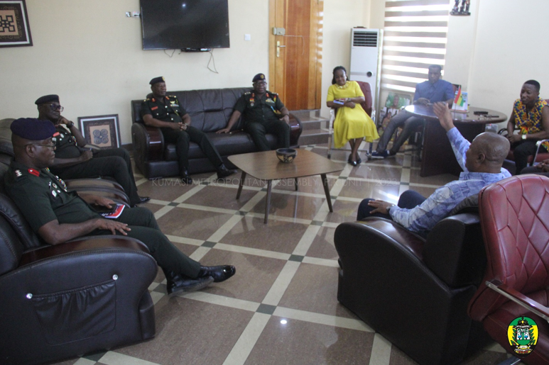 MILITARY COMMAND CONFERS ON KMA CEO