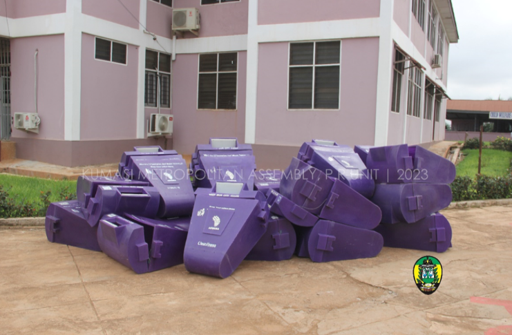 SUNTRESO HOSPITAL RECEIVES WASTE BINS