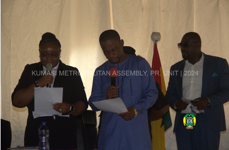 Hon. Kwame Frimpong taking the oath of office from Her Worship Hilda Wryter as the new PM.