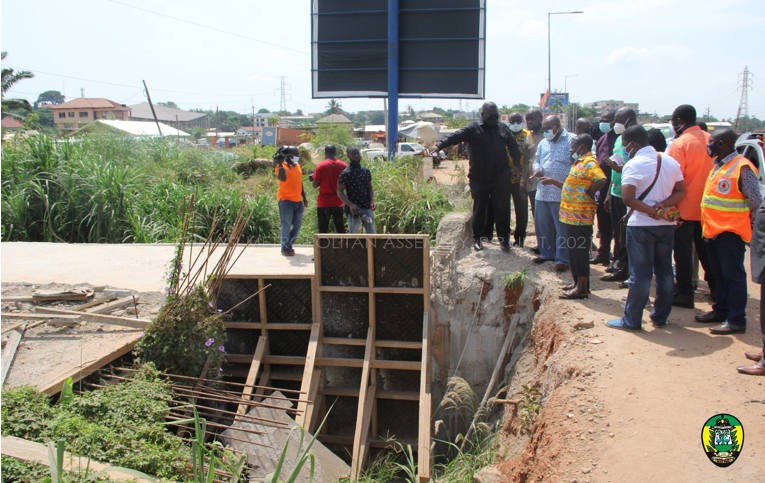 WORKS AND HOUSING MINISTER INSPECTS KUMASI DRAINAGE PROJECTS